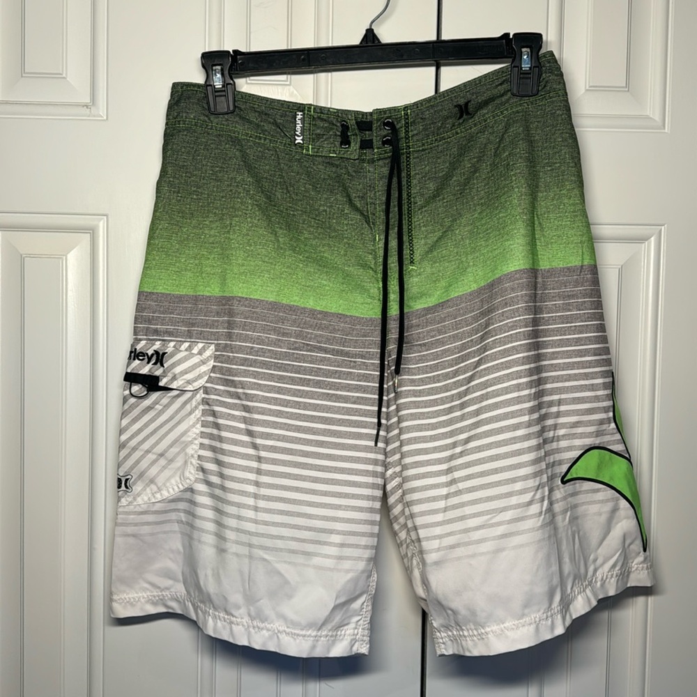 Men’s • Hurley swim trunks • 34